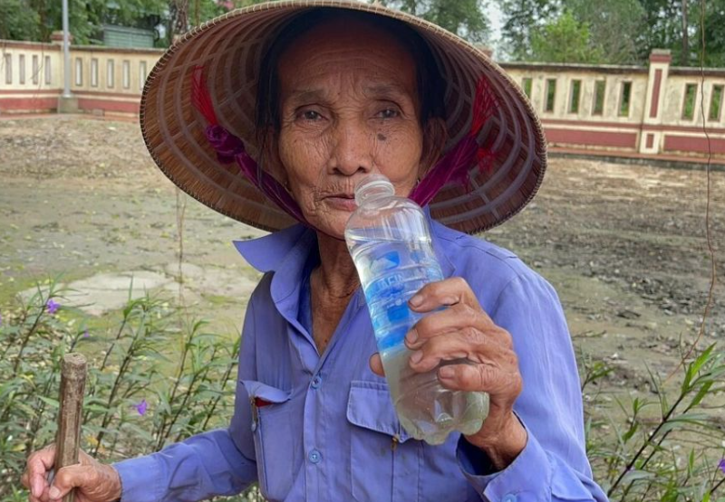 Надзвичайна історія 75-річної жінки: 50 років без їжі, тільки вода та напої