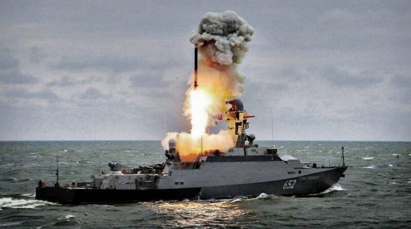 Армія РФ вивела в Чорне море два носії ракет “Калібр”