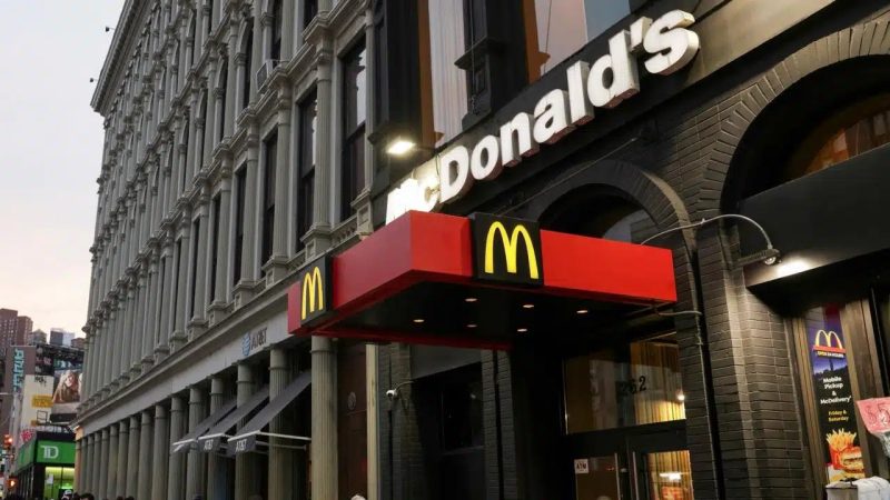 Через спалах кишкової палички в США акції McDonald’s впали на 9%