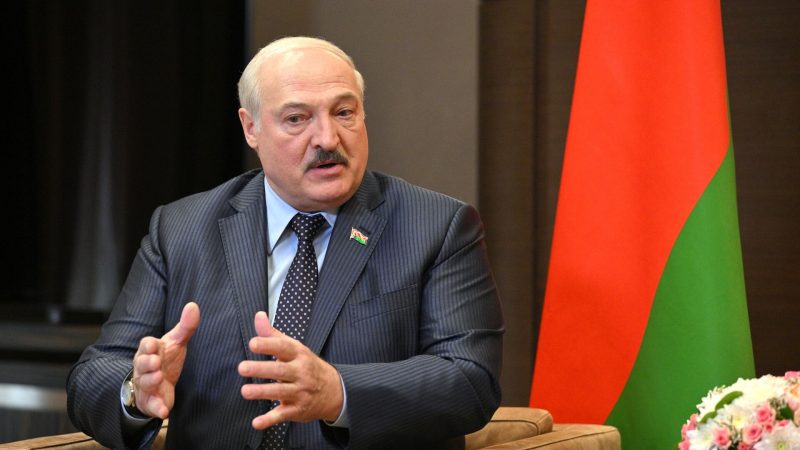 Лукашенко шукає підтримки у Китаї напередодні виборів