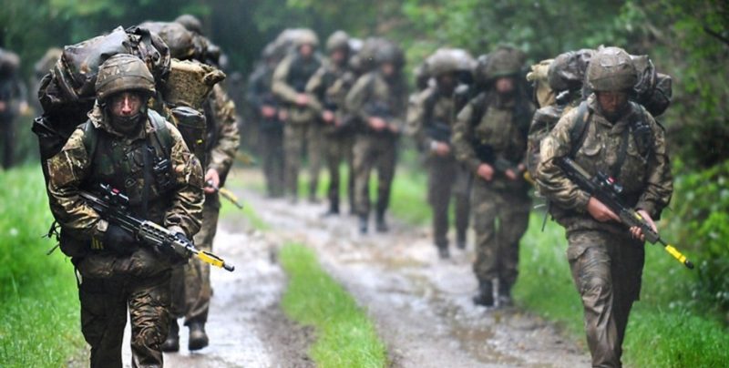 Контракт заради бонусу: росіяни масово йдуть до армії