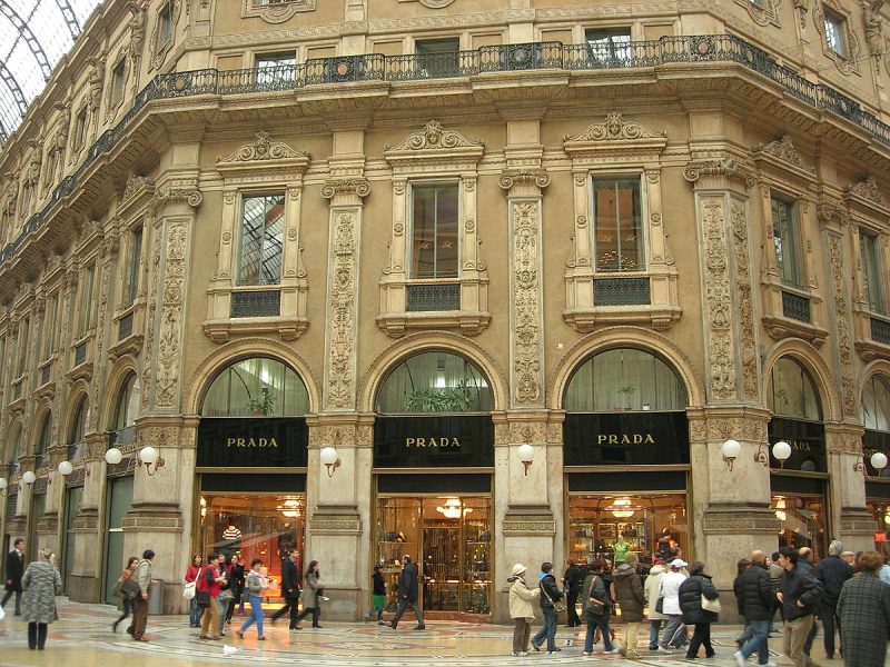 Prada придбала Versace за $1,38 млрд готівкою