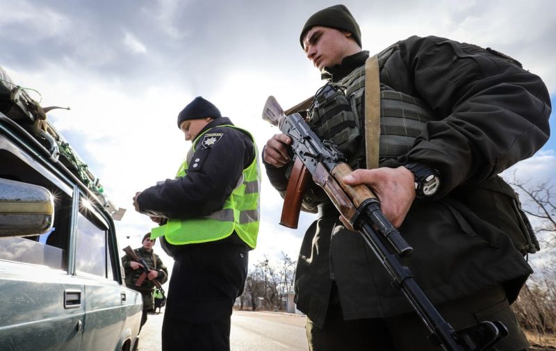 В Україні триває понад 500 обшуків у справі про незаконний обіг зброї