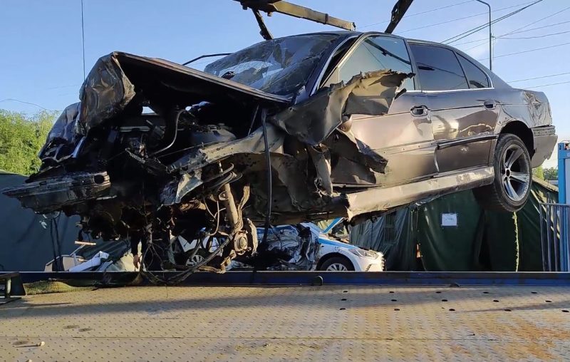 Смертельна ДТП на Закарпатті: BMW вʼїхала у прикордонний пункт, загинув військовий