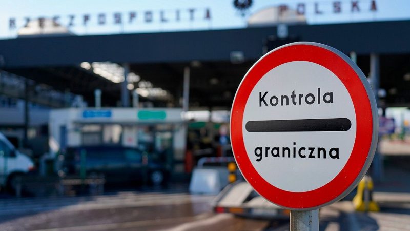 Польща радить громадянам терміново виїхати з Білорусі