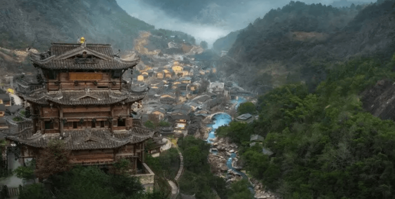 У Китаї покинутий кар’єр перетворили на туристичну перлину