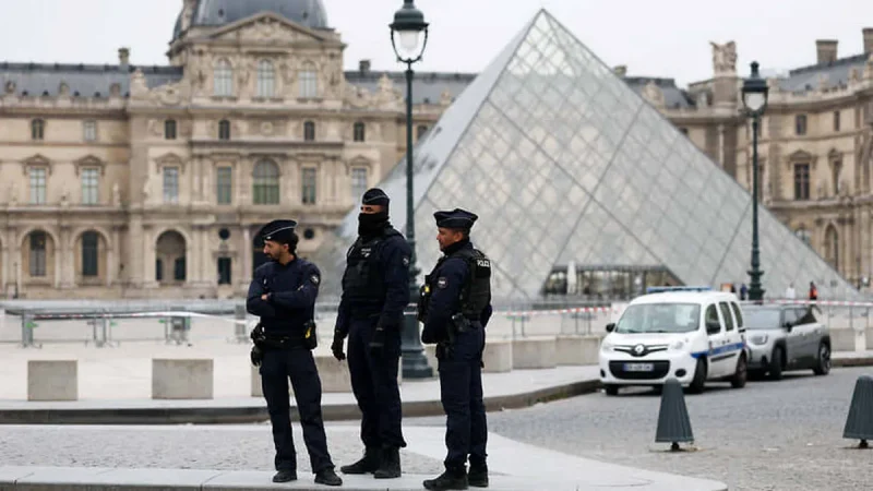 Французька поліція розкрила деталі пограбування Лувра — знайдено пошкоджену корону імператриці