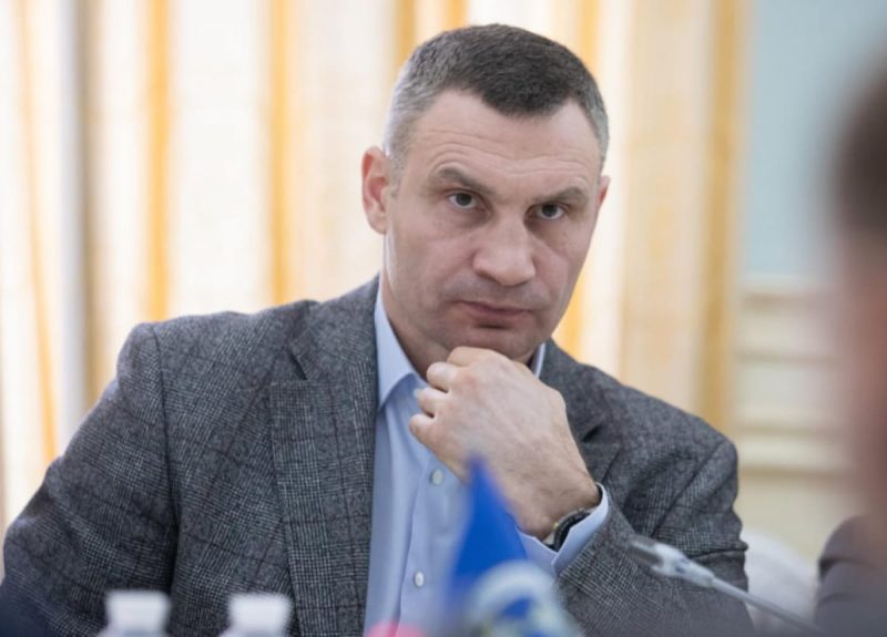 Команда Кличка робить “ставки на наступне звільнення”, поки Поворозник вивозить речі з кабінету