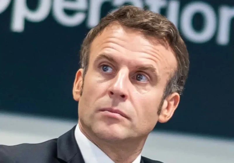 Макрон перепризначив главу уряду Франції