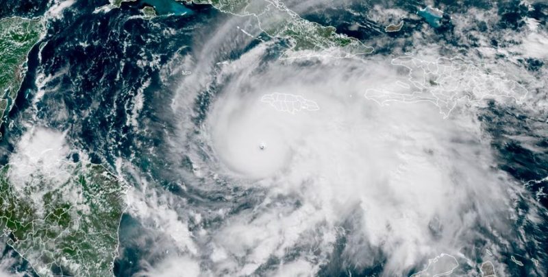 Потужний ураган «Мелісса» наближається до Ямайки та Куби