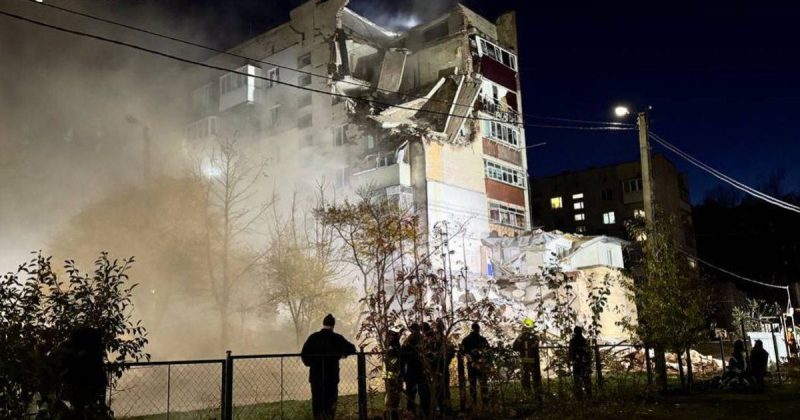 У Хмельницькому після вибуху будинку знайшли п’ятьох постраждалих, доля однієї жінки невідома