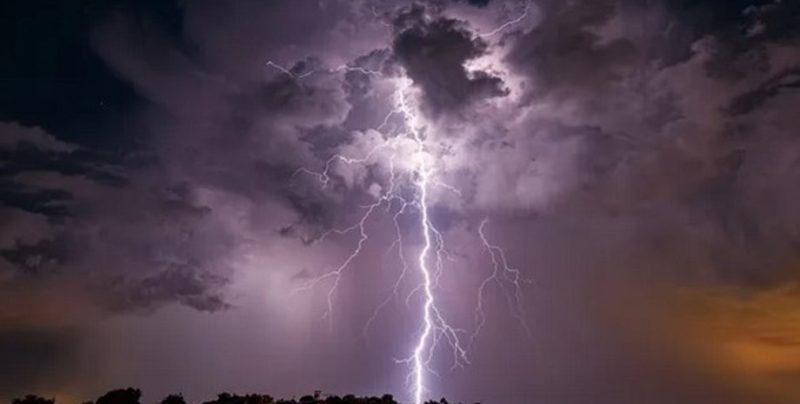 У Кривому Розі блискавка спричинила перебої з електропостачанням