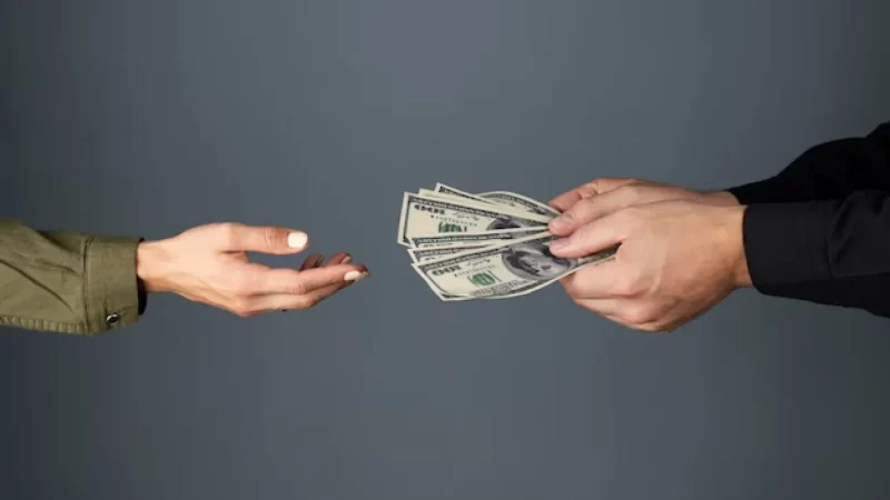 Як змінюється підхід до грошей у різні періоди життя