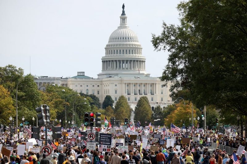 У Вашингтоні пройшла акція проти Трампа та його політики щодо України