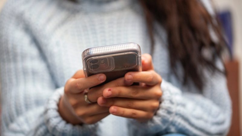 Підліткам в Австралії закрили доступ до TikTok, Instagram і YouTube