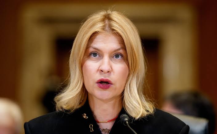 Раптова відставка посла України в США Ольги Стефанішиної